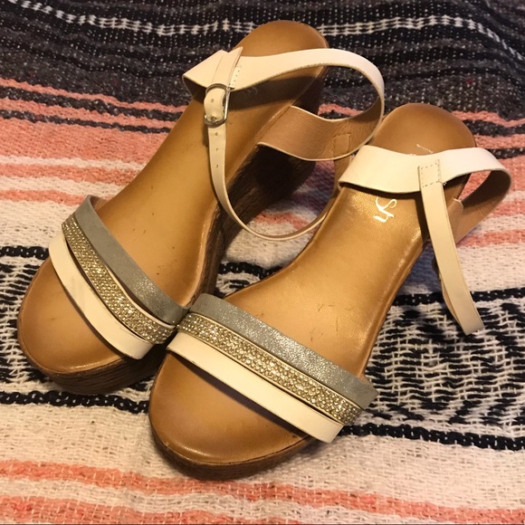 Women’s Platforms - Picture 2 of 6